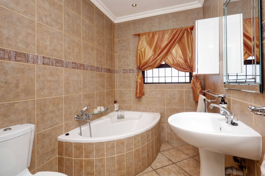 4 Bedroom Property for Sale in Loevenstein Western Cape